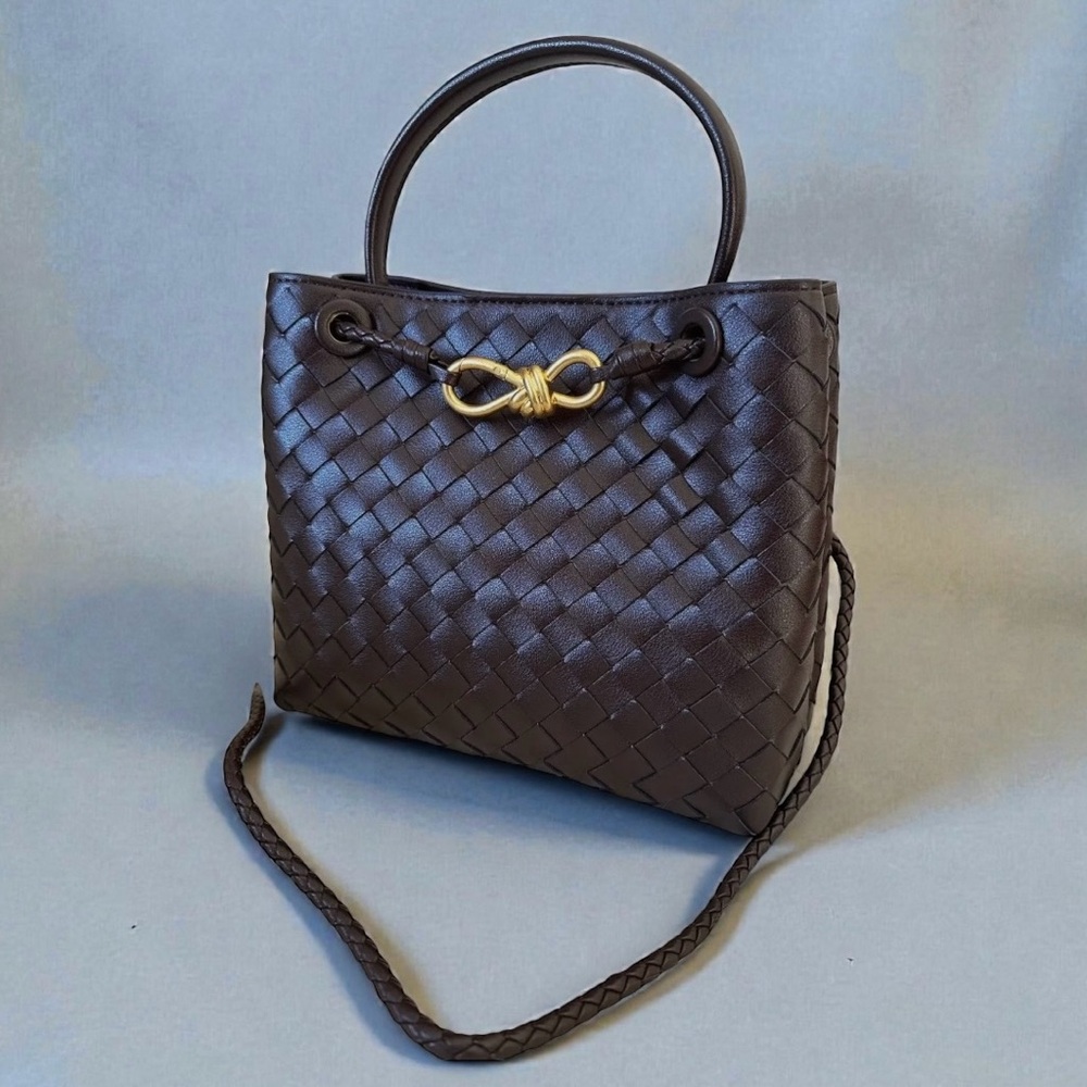Elegant Brown Woven Handbag / shoulder bag crossbody